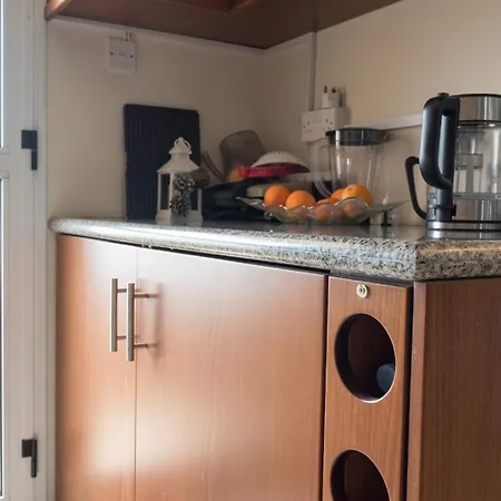 Modern 2br - Near Casino & Mymall - 3km Apartment *